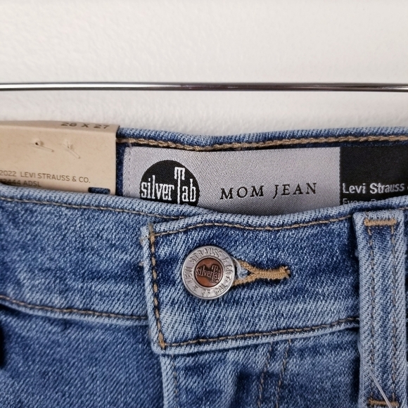 Levi's SilverTab A36990003 High-Waisted Mom Jean NWT - Picture 4 of 9